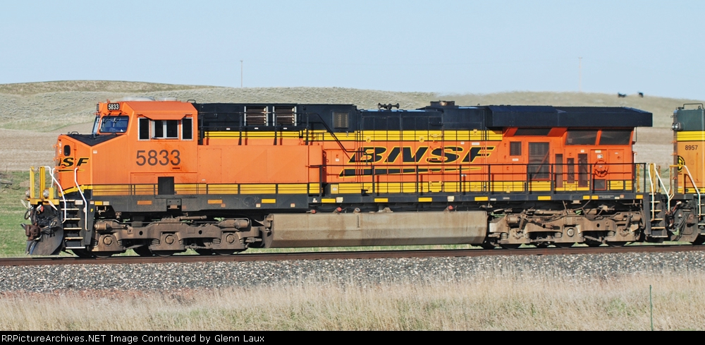 BNSF 5833